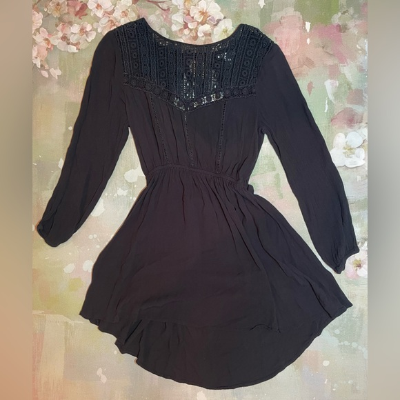 Amuse Society Dresses & Skirts - Amuse Society Black Lace Cut-Out Back‎